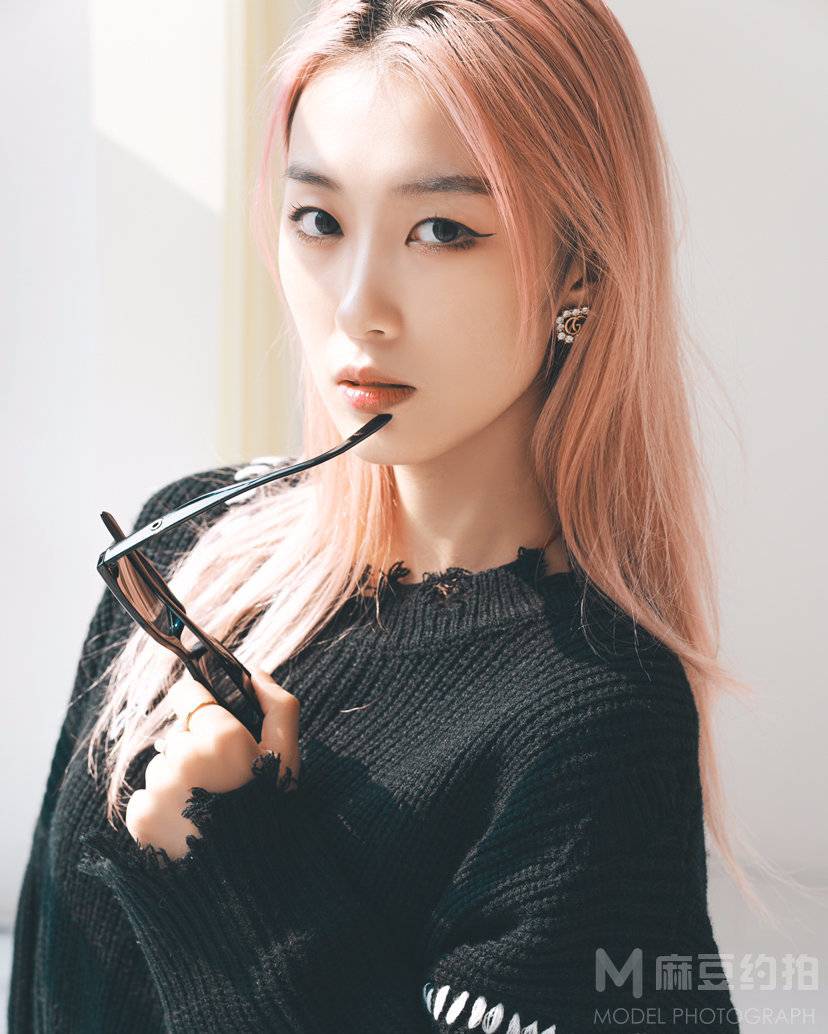 情绪模特