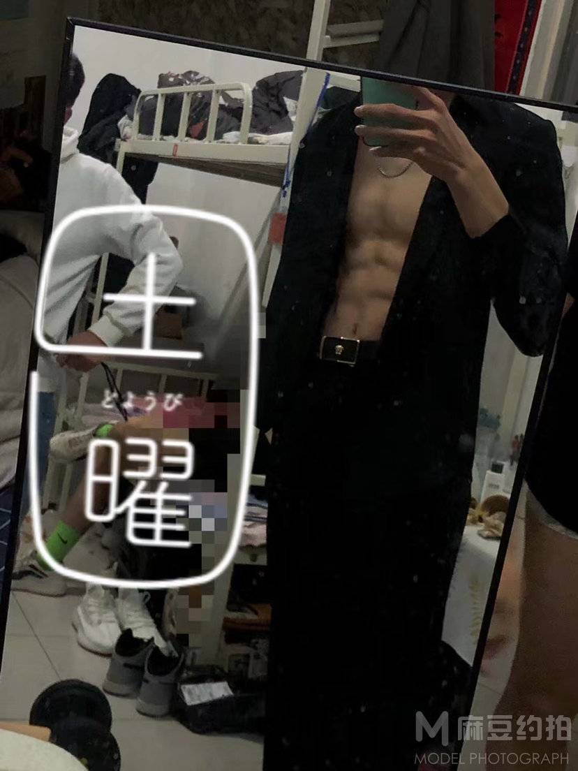 黑白模特