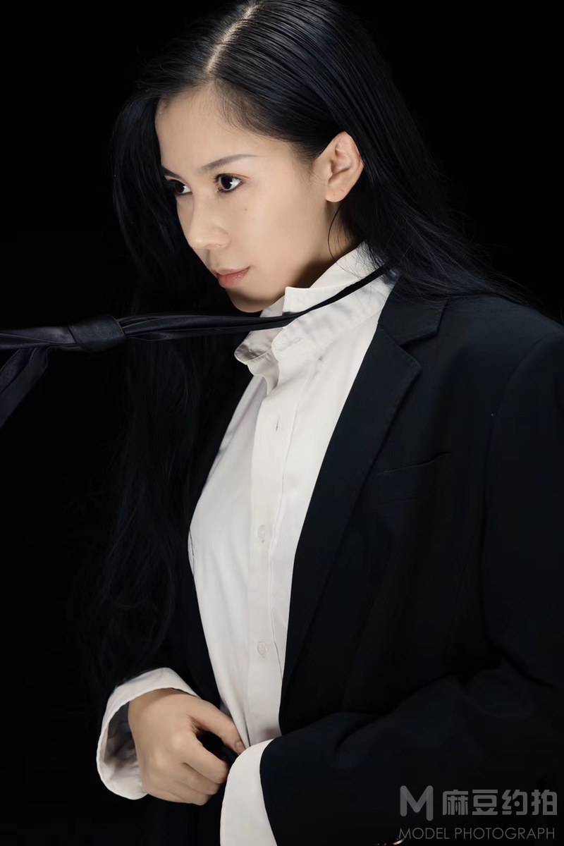 黑白模特