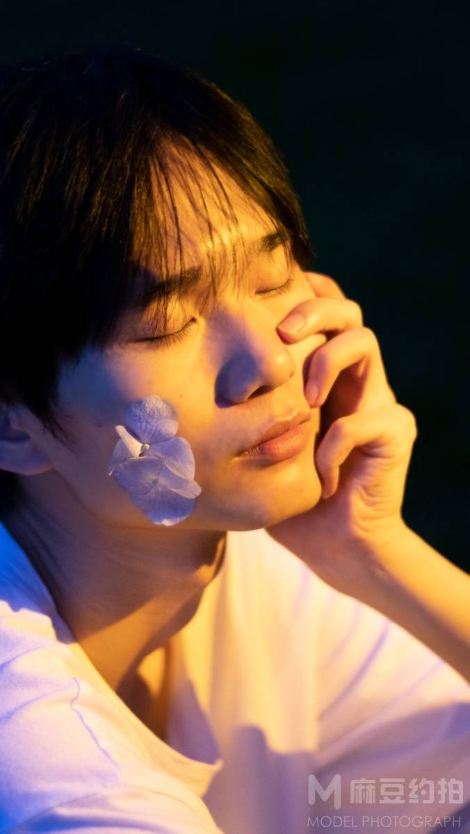 情绪模特