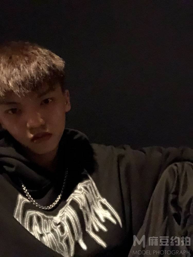 黑白模特