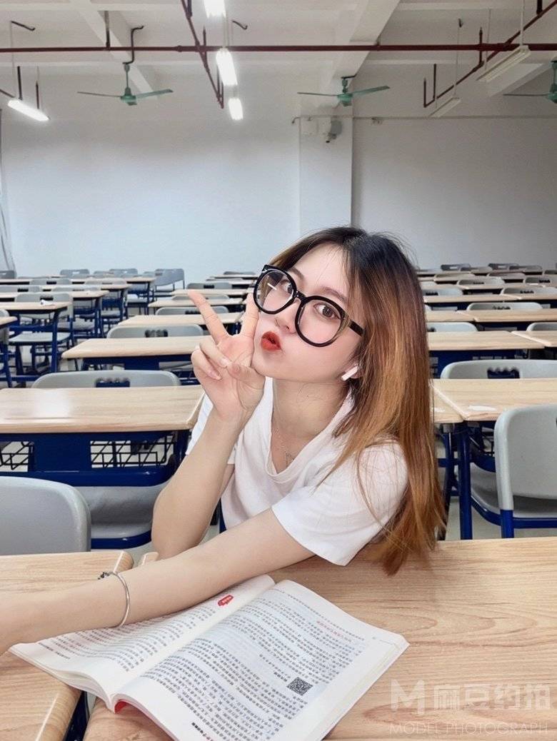 黑白模特