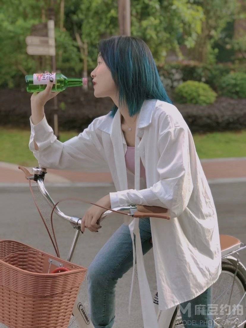情绪模特