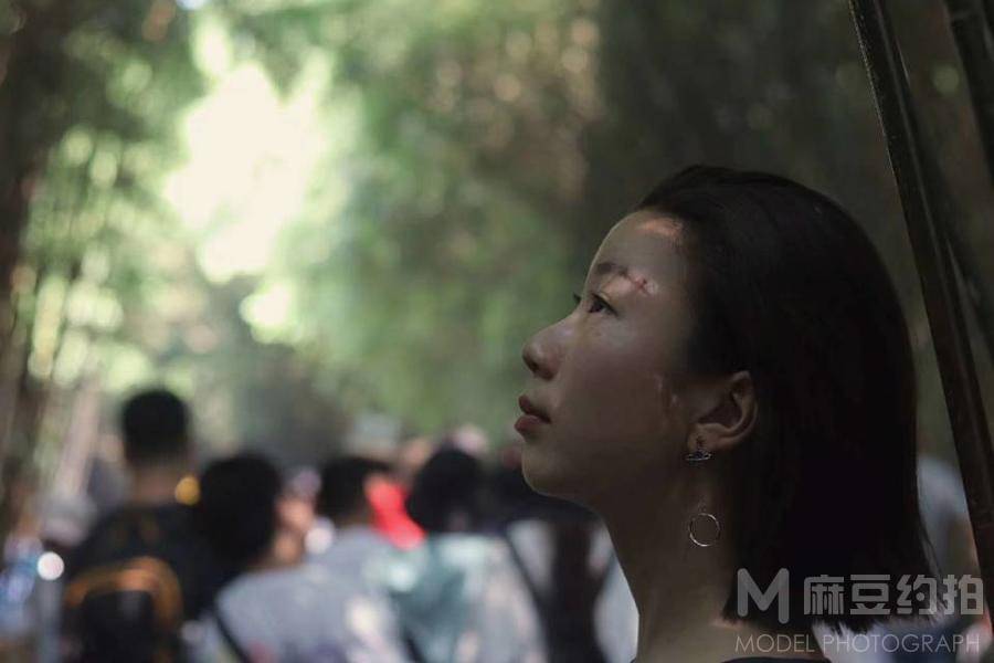 情绪模特