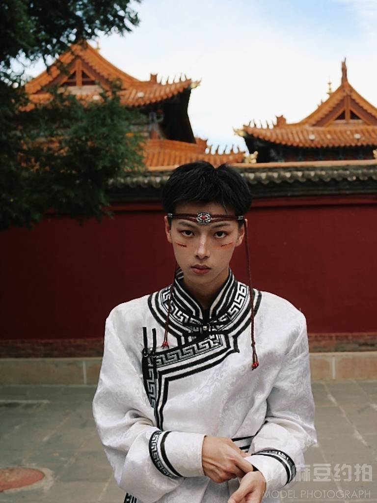 情绪模特
