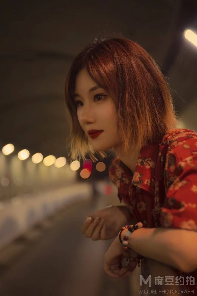 情绪模特