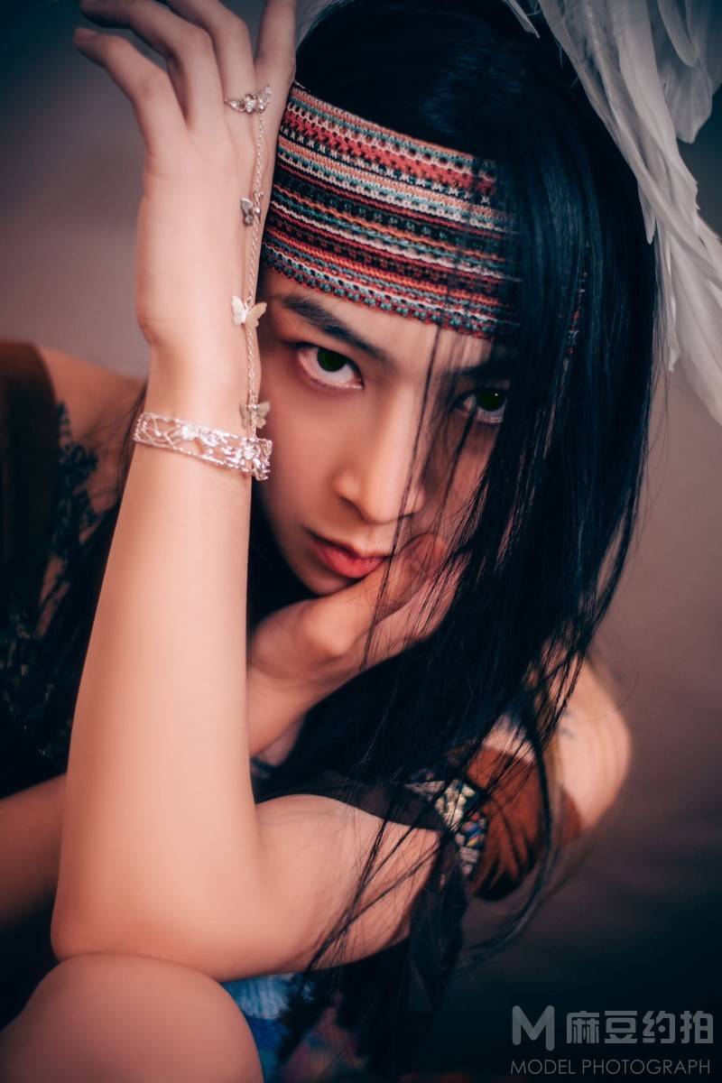 情绪模特
