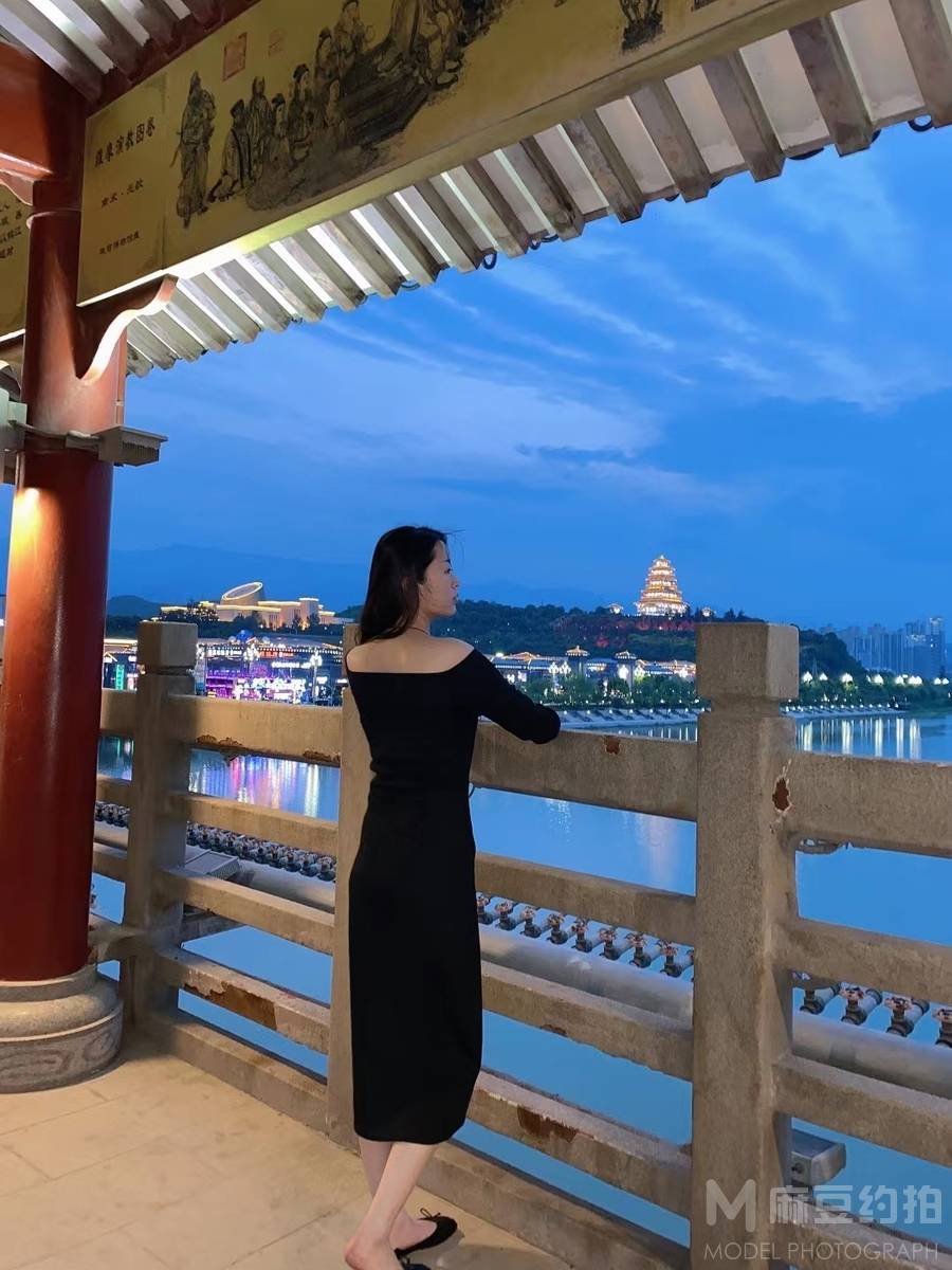 清新模特
