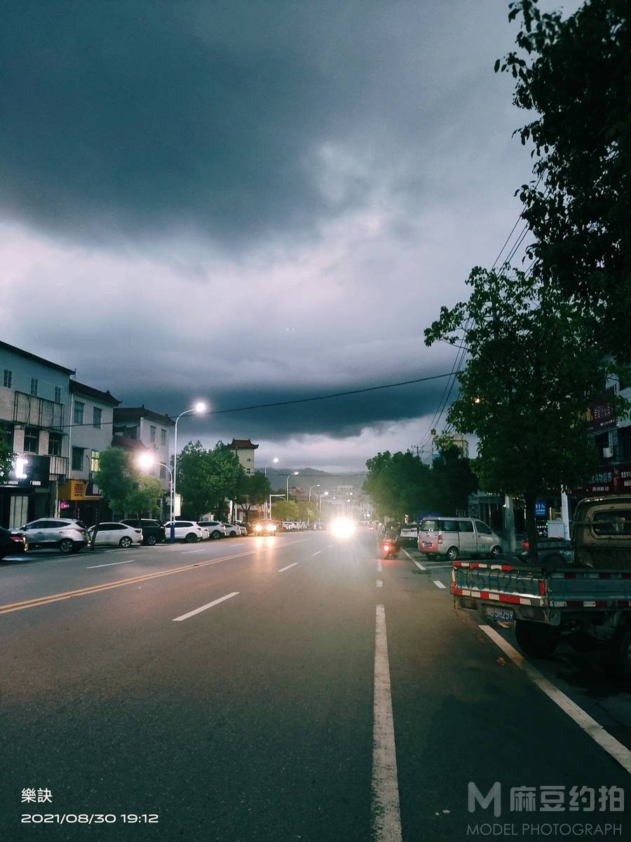 夜景模特