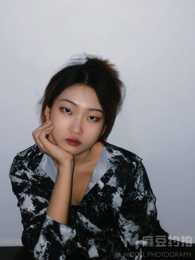 情绪模特
