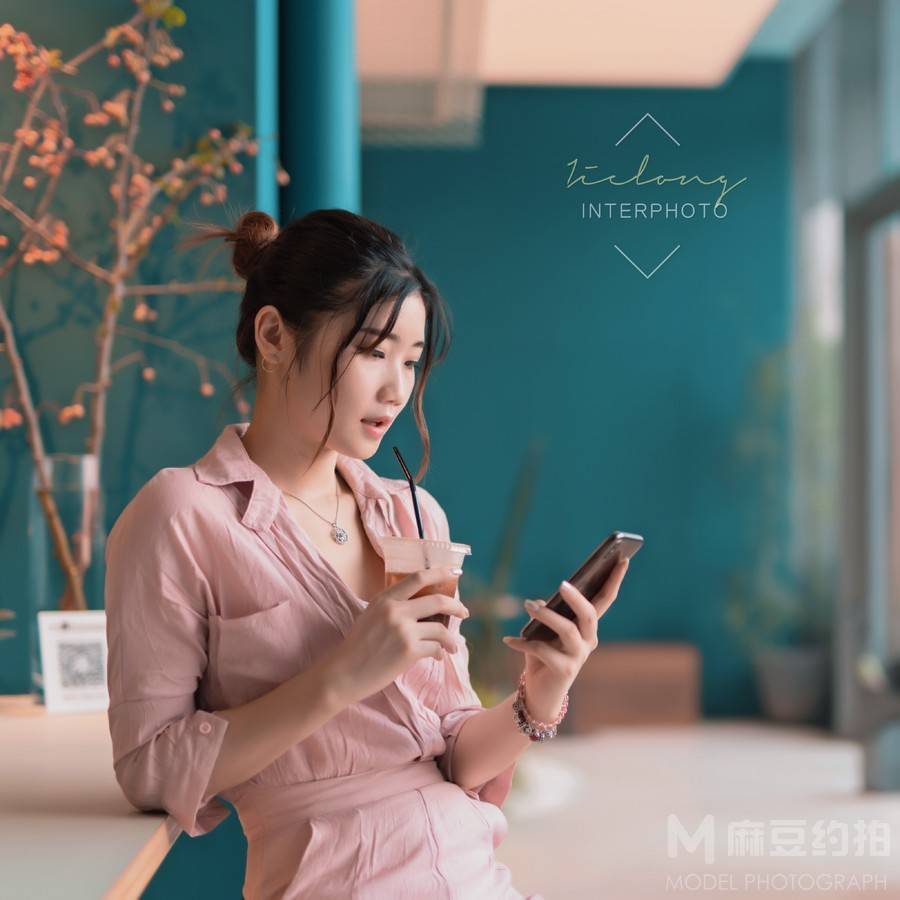 情绪模特