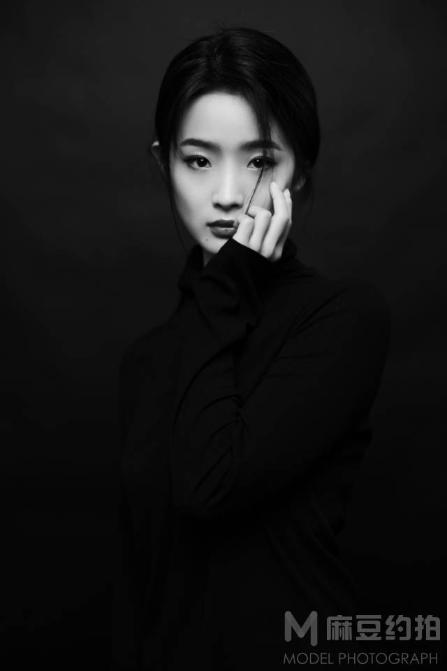 黑白模特