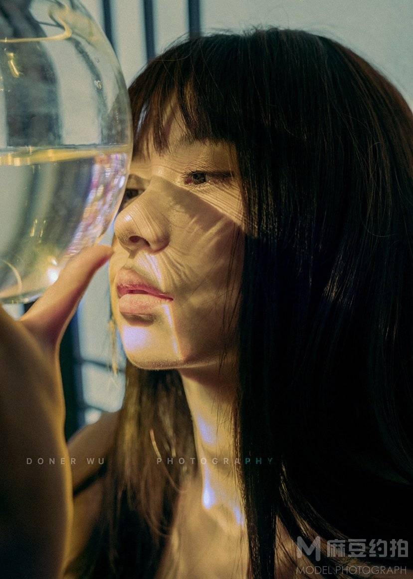 情绪模特