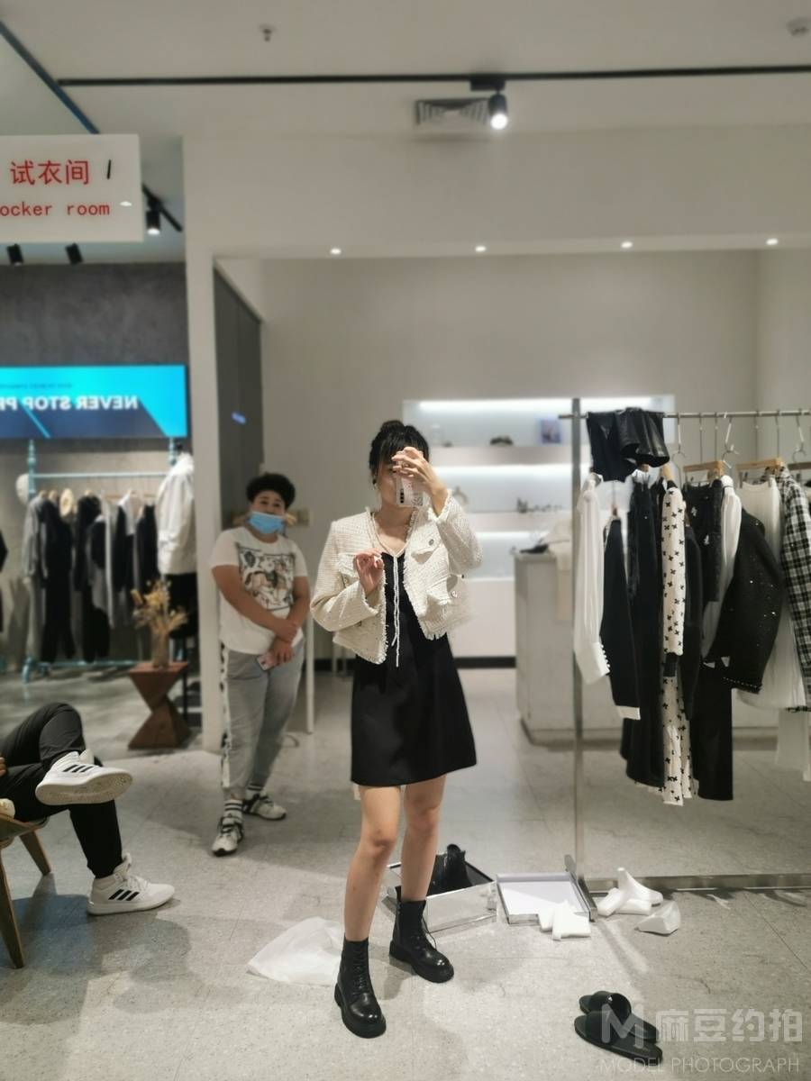 情绪模特