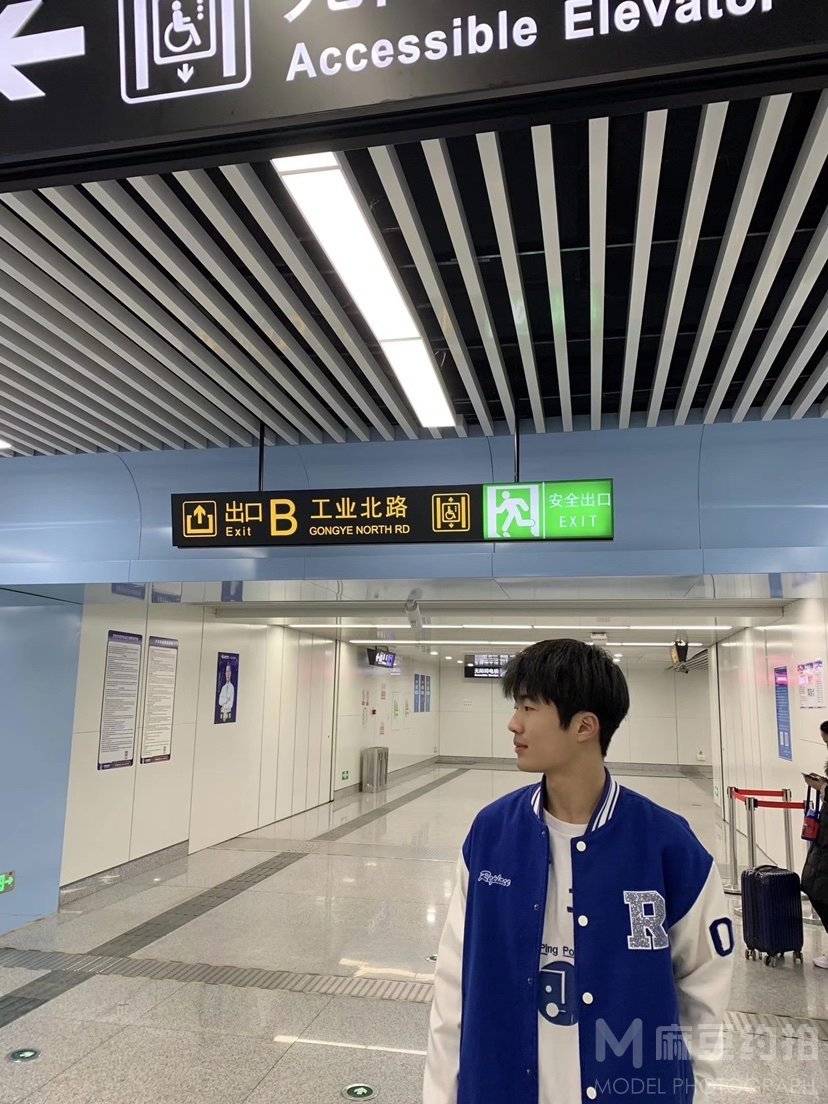 校园模特