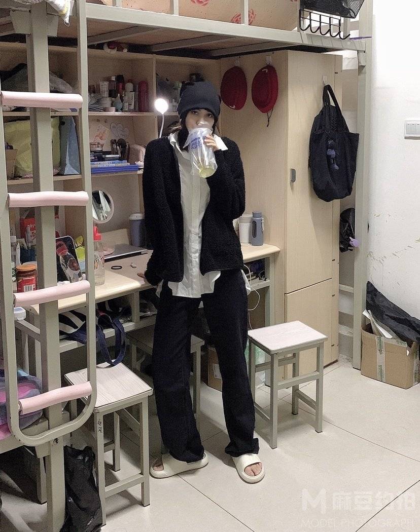 黑白模特