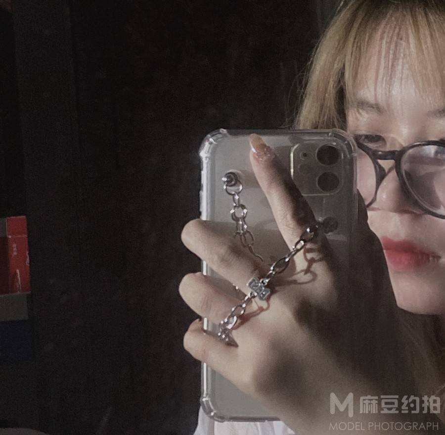 黑白模特