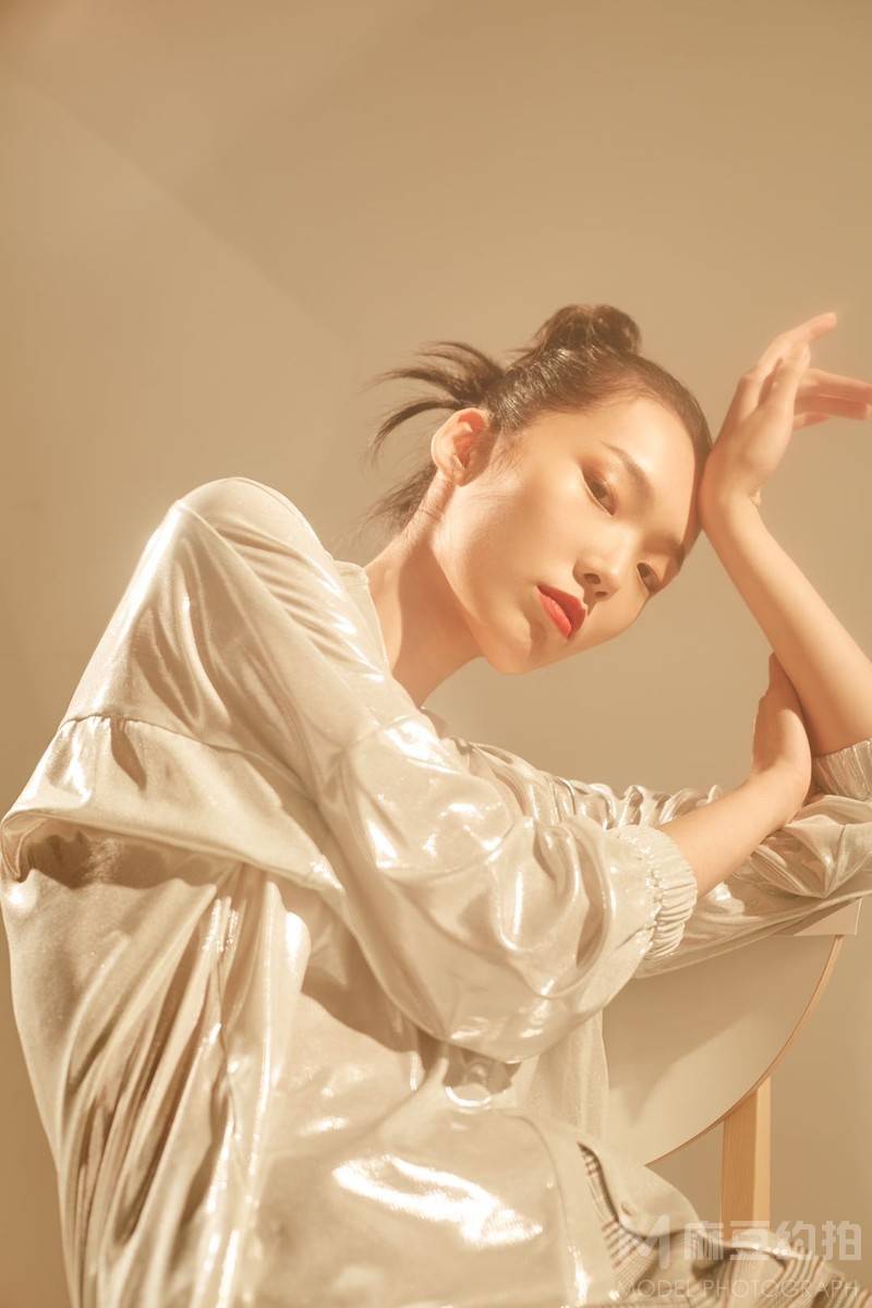 情绪模特