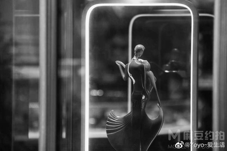 黑白模特