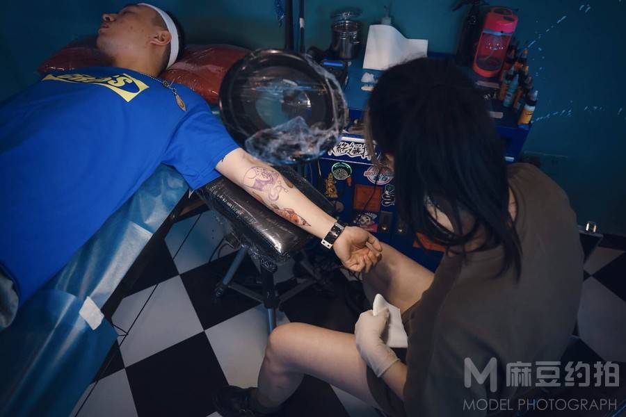 情绪模特
