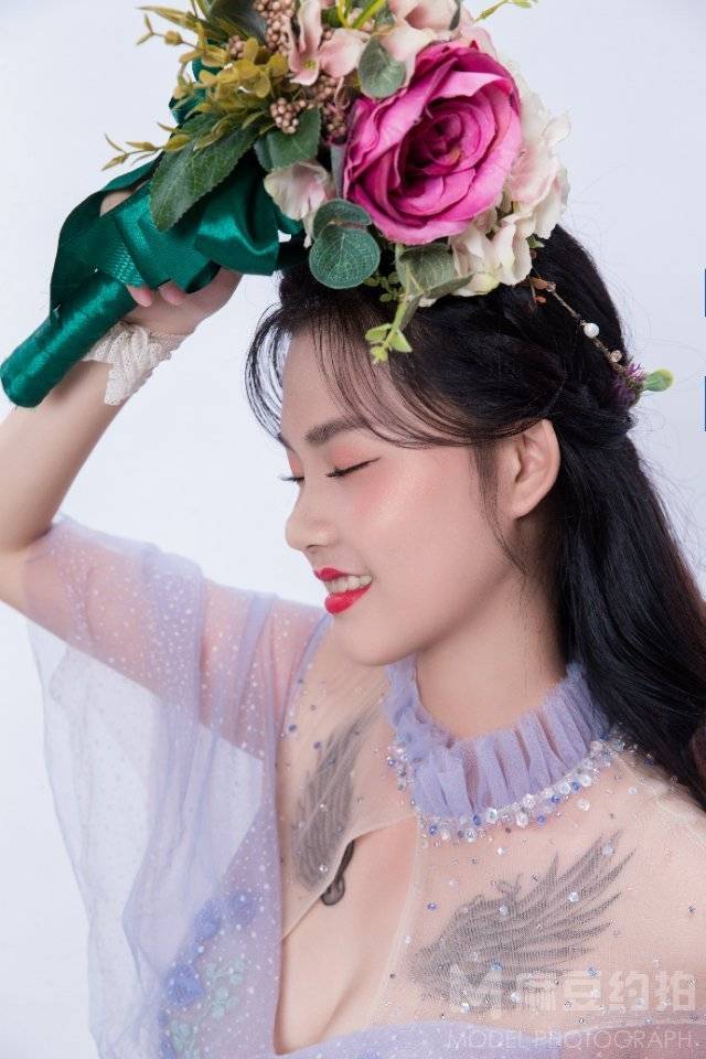 情绪模特