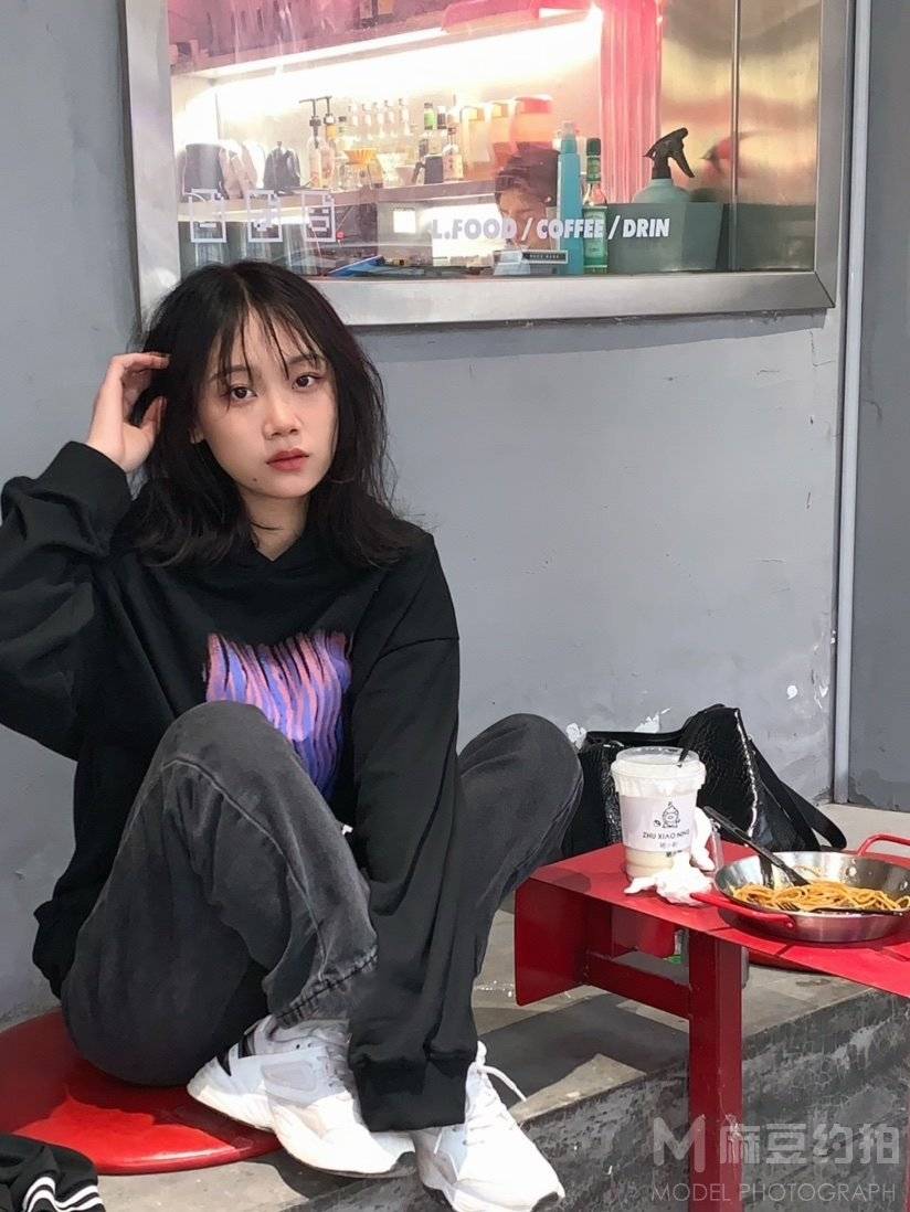情绪模特