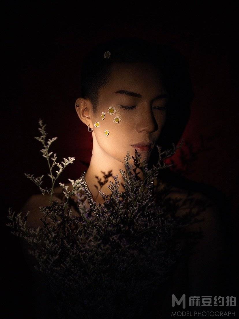 情绪模特