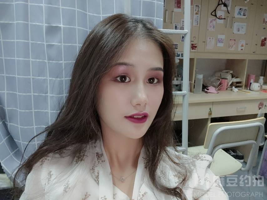 妆容模特