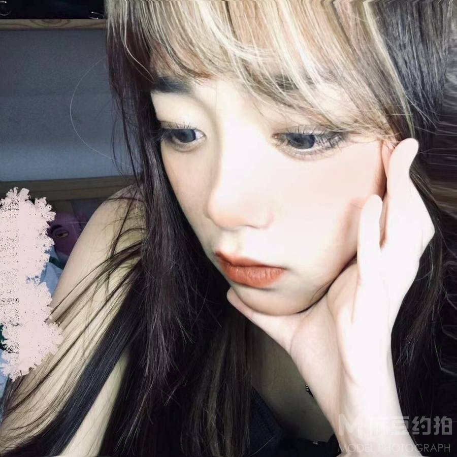 黑白模特