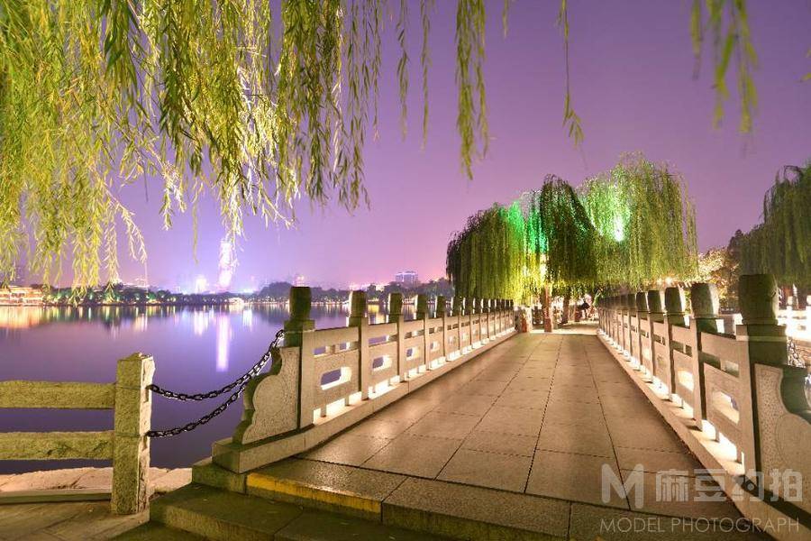 夜景模特
