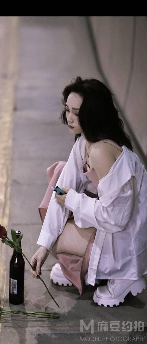 情绪模特