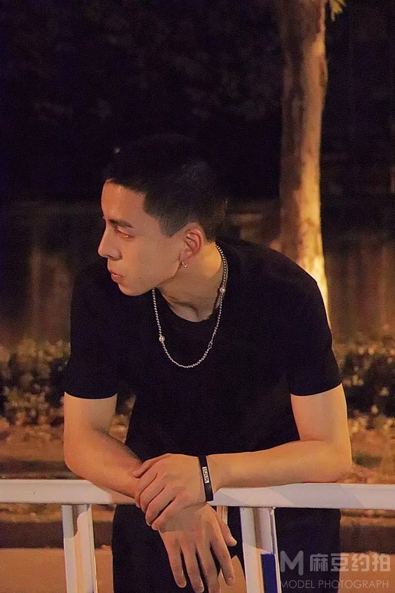 黑白模特