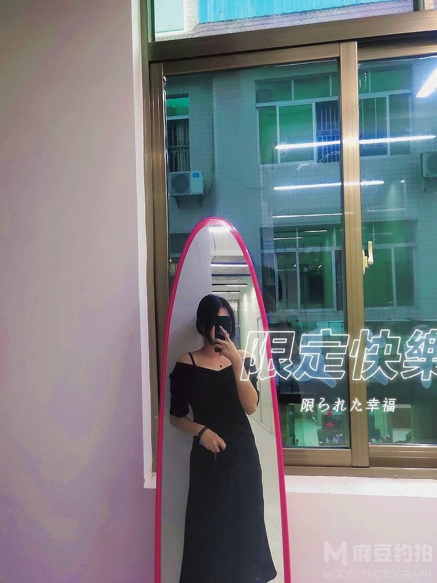 黑白模特