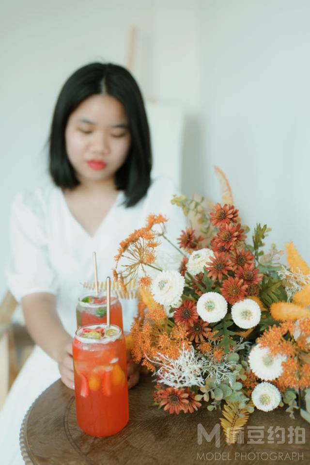 情绪模特