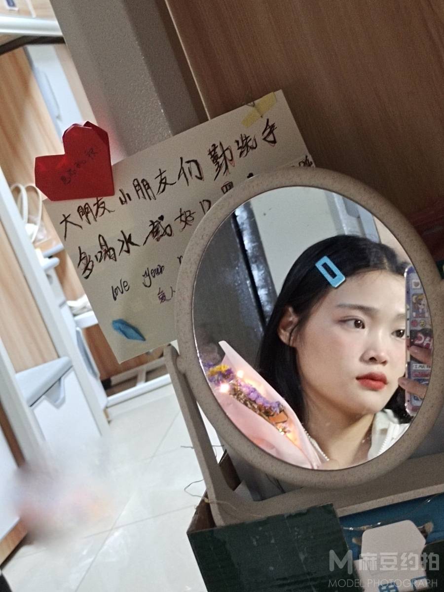 妆容模特