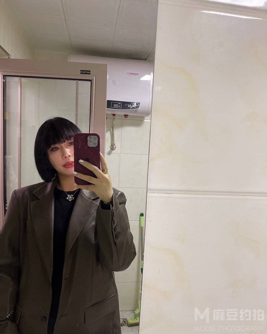 黑白模特
