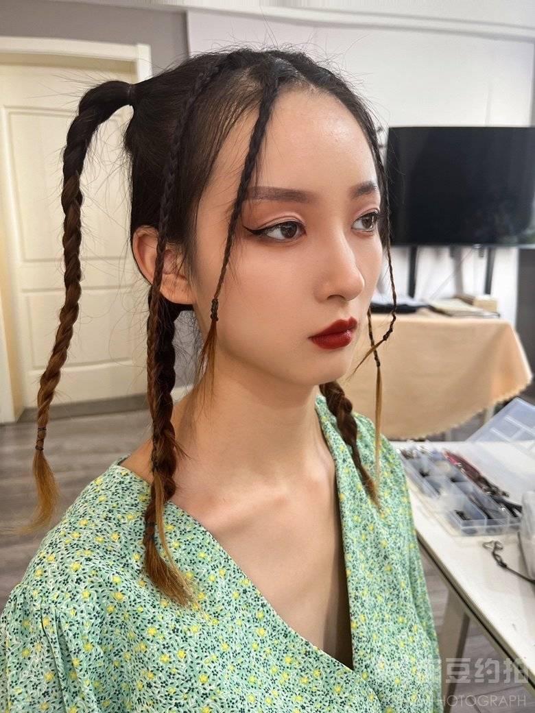 妆容模特