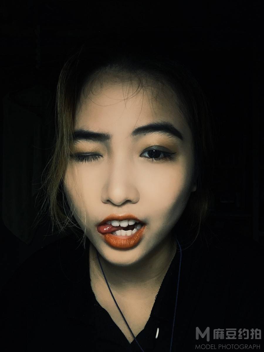 情绪模特