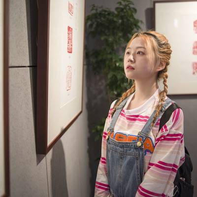 情绪模特