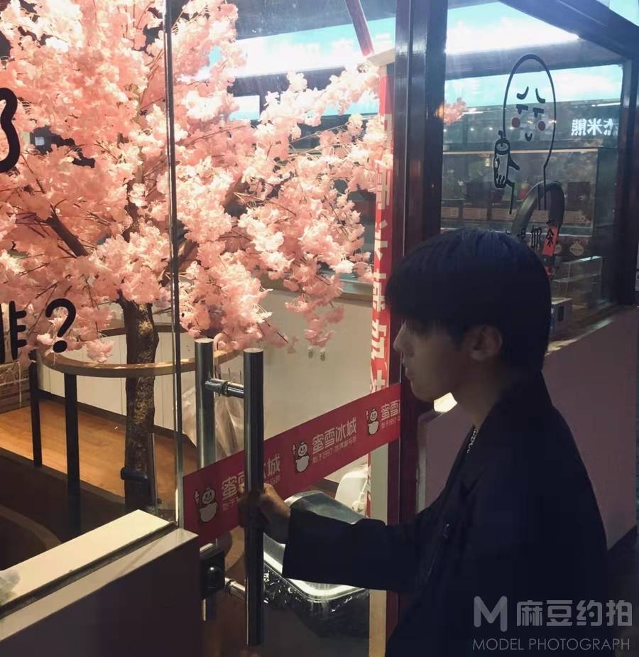 情绪模特