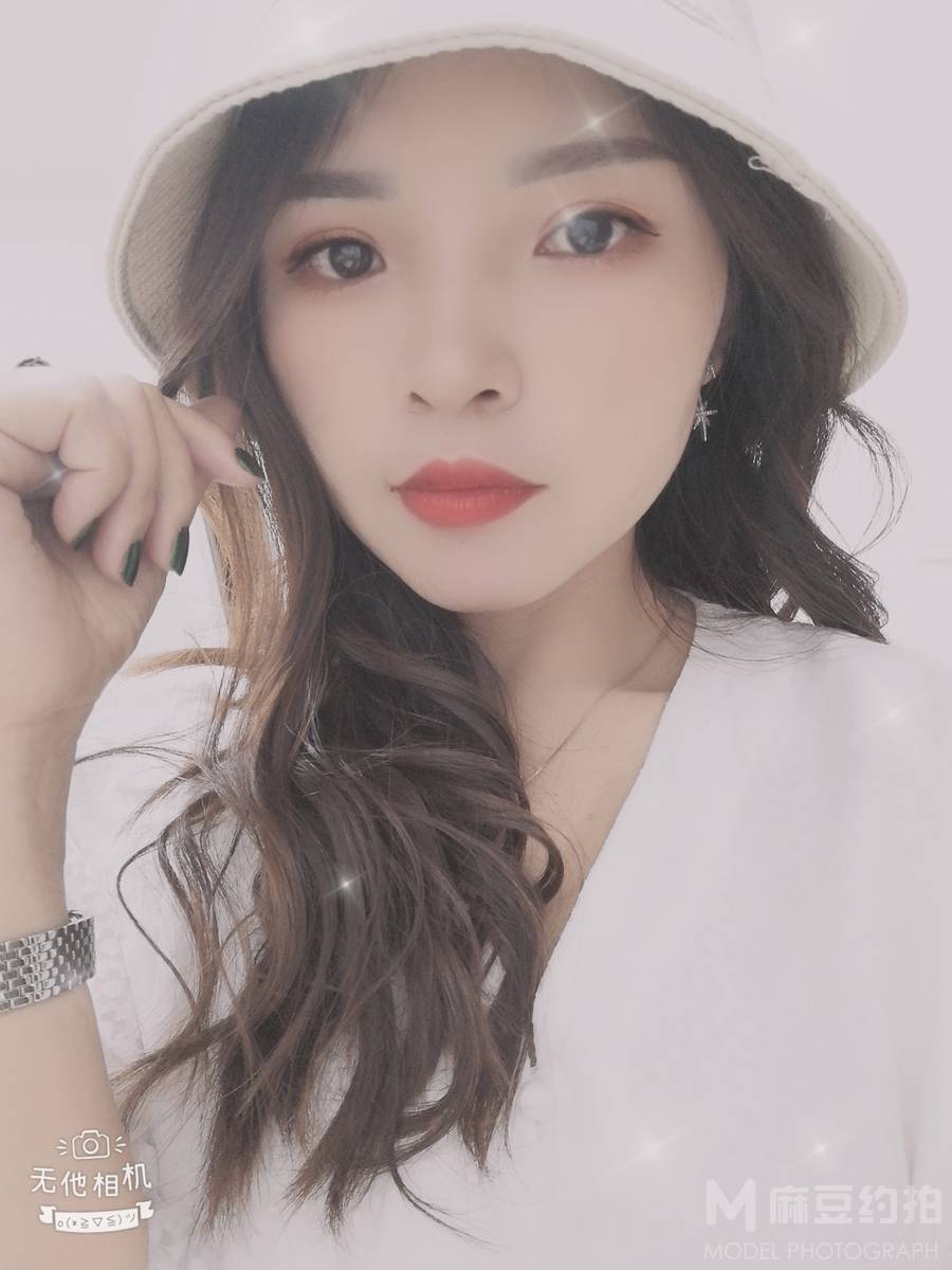 黑白模特