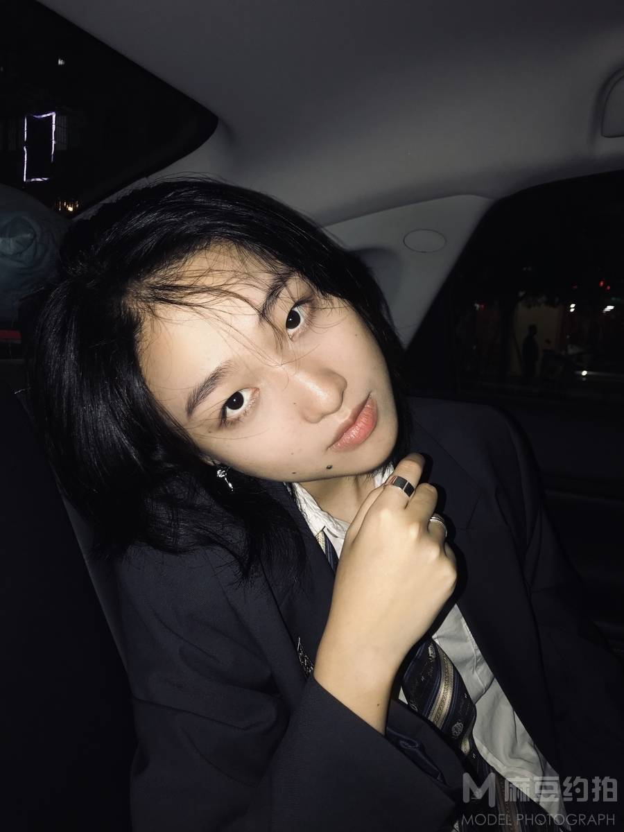 宝丽来模特