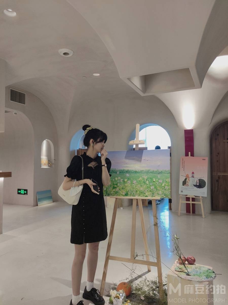 情绪模特