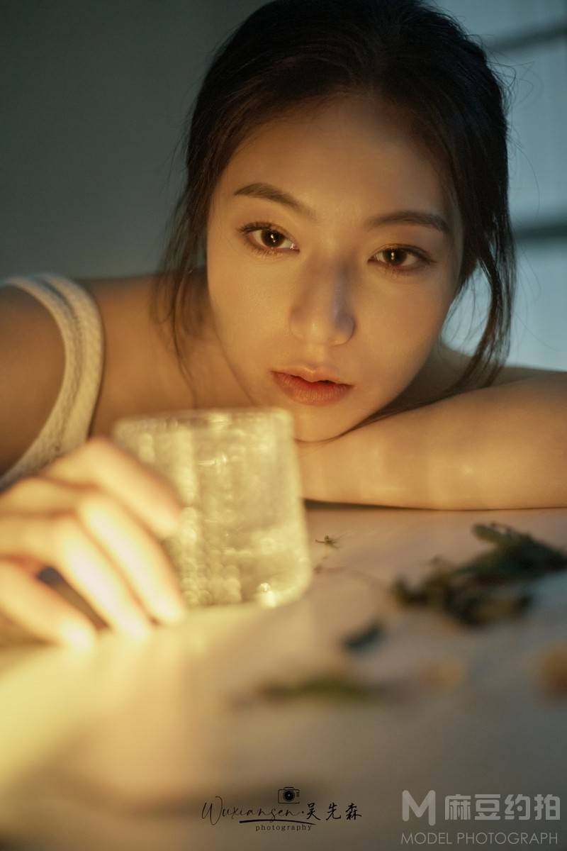 情绪模特