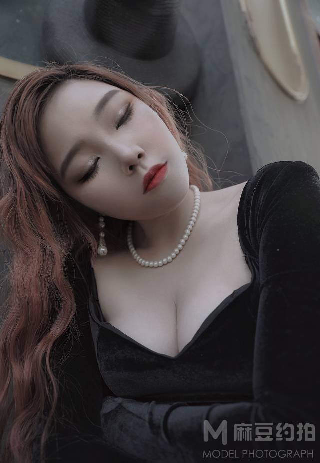 黑白模特