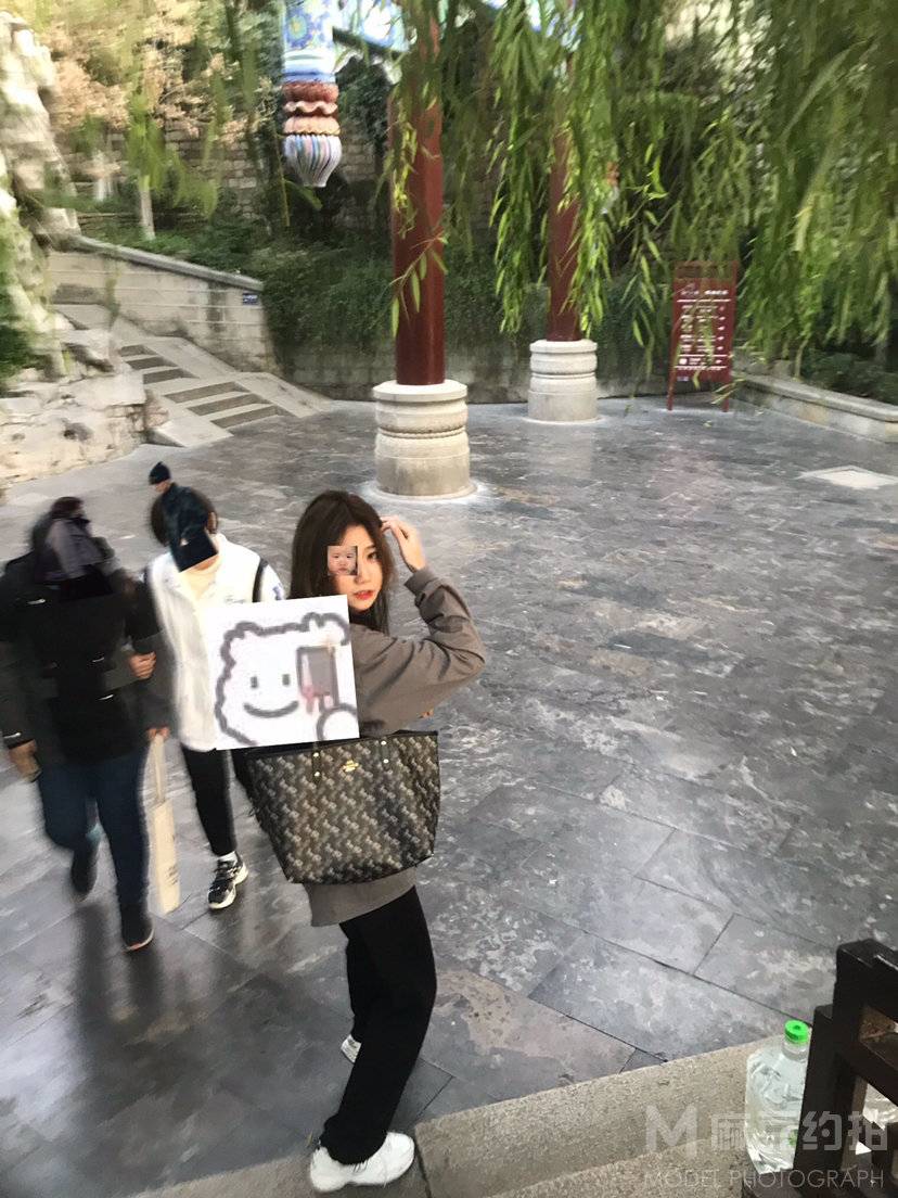 情绪模特
