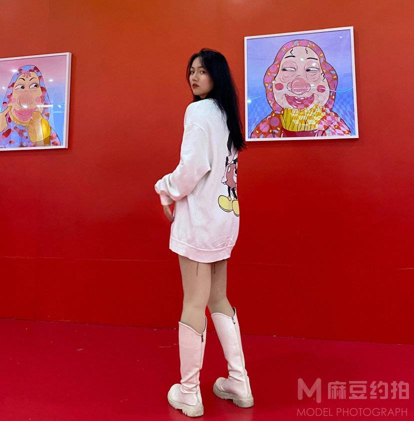 情绪模特