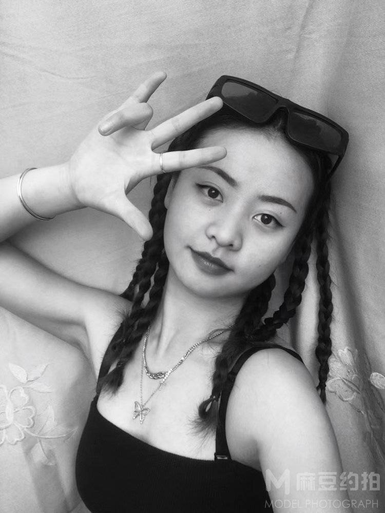 黑白模特