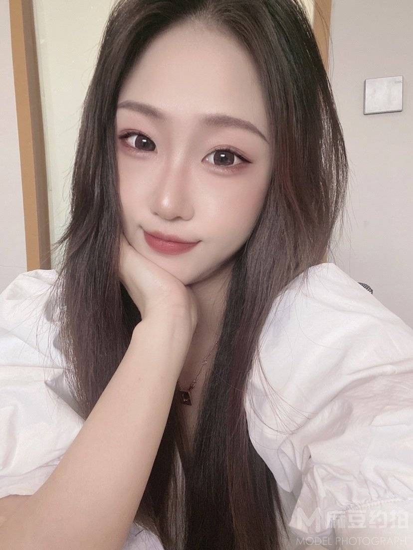 黑白模特