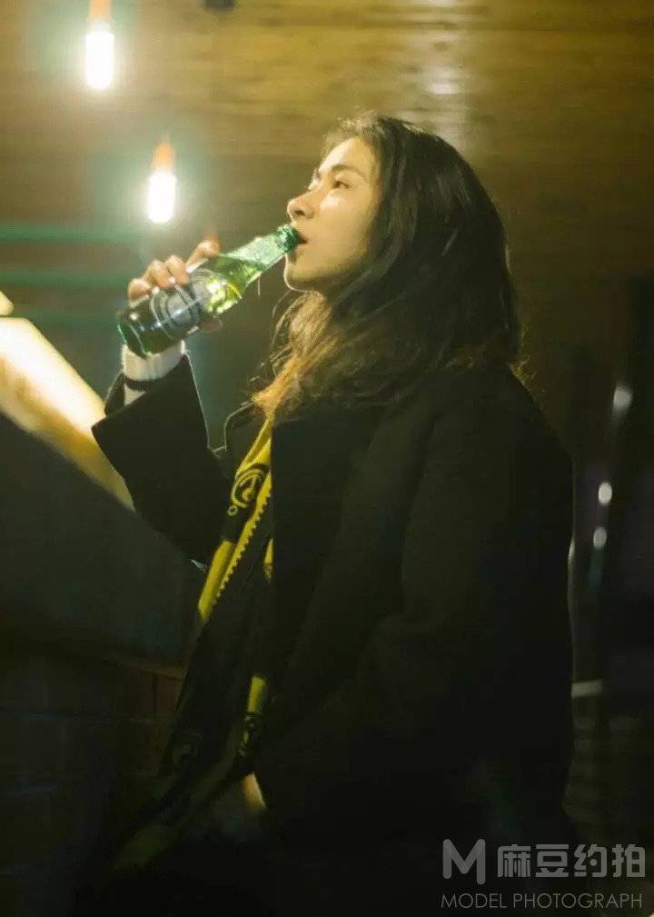 情绪模特